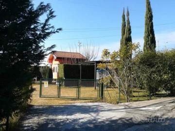 Villetta con giardino e terreno coltivato a frutte