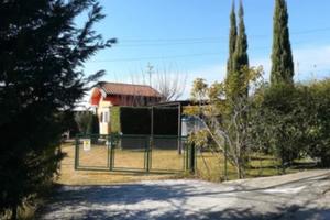 Villetta con giardino e terreno coltivato a frutte