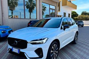 Volvo XC60 2.0 AWD automatico Ultimate Dark