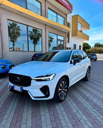 Volvo XC60 2.0 AWD automatico Ultimate Dark