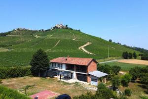 Rustico / Casale di 325 m² con più di 5 locali e b