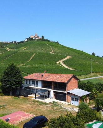 Rustico / Casale di 325 m² con più di 5 locali e b