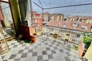 Attico quadrilocale con veranda in zona ospedale