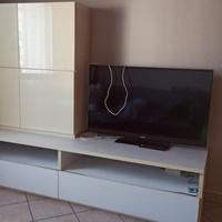 Mobile soggiorno moderno con porta TV