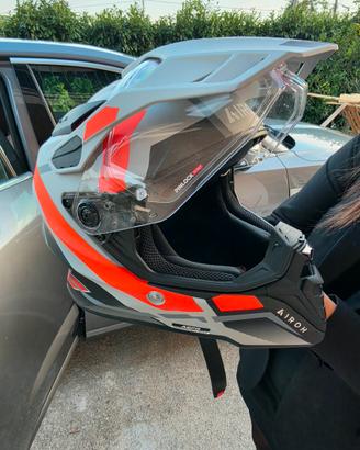 Casco Airoh commander 2