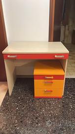 scrivania più comodino