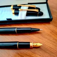 Set Penne Stilografica + Biro Nere rifinit. dorate