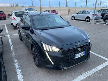 Peugeot 208 motore elettrico 136 CV 5 porte GT Lin