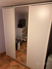 Armadio con specchio a tre ante