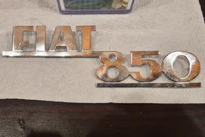 Scritta Fiat 850 - Nuova, fondo di magazzino