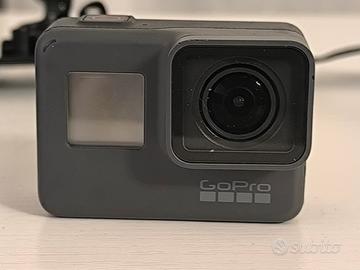 GoPro Hero 5 black con accessori, batterie e dock