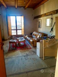 Appartamento parzialmente ristrutturato