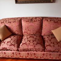 Coppia di divani modello classico