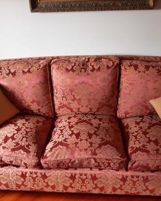 Coppia di divani modello classico