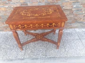 tavolino stile Luigi XVI 