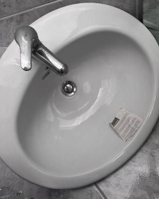 Lavabo in ceramica nuovo