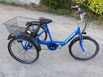 Bicicletta elettrica a tre ruote