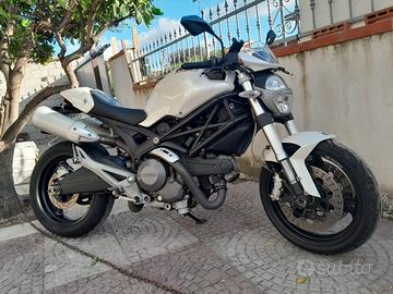 Ducati Monster 696
