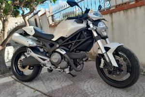 Ducati Monster 696