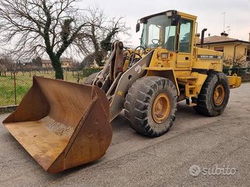 Pala gommata Volvo L 120 C