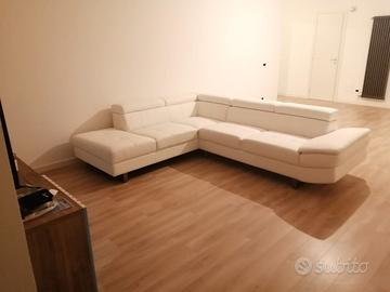 Divano con penisola + tavolino