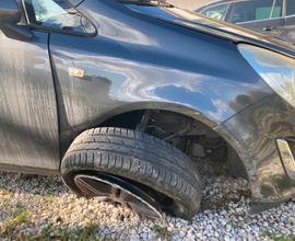 Auto incidentata Opel corsa 2012