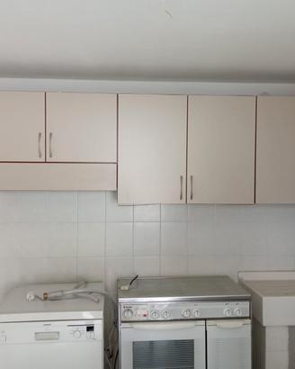 Cucina con lavastoviglie
