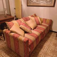 Divano letto con cuscini