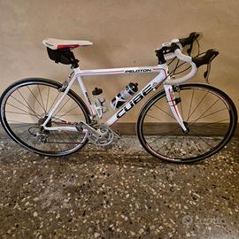 Bicicletta Cube Pelaton