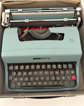 Macchina da Scrivere Olivetti Lettera 32