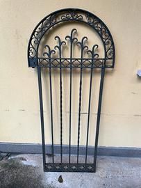 Antico cancelletto in ferro battuto