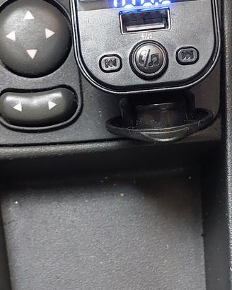 Trasmettitore bluetooth per auto