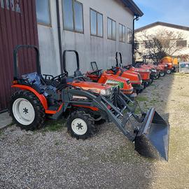 Trattore kubota 30cv con benna