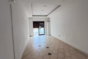 Locale commerciale fronte strada