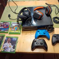 X Box One + 4 Giochi + 3 Controller + 2 Cuffie