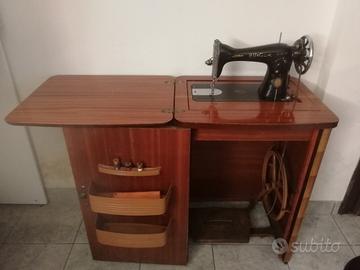 Macchina Singer con mobile