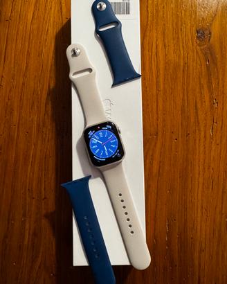 Apple Watch serie 7 da 45 mm con due cinturini