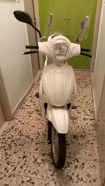 Scooter / bici elettrica con pedalata assistita 