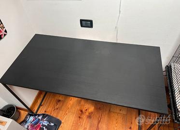 Tavolo o scrivania nera in legno