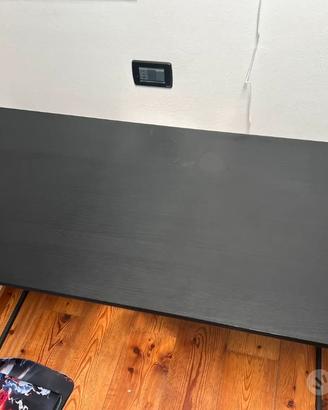 Tavolo o scrivania nera in legno