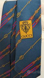 Cravatta Gucci. Seta