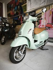 Piaggio Vespa 300 GTS hpe ABS VERDE AMBILE