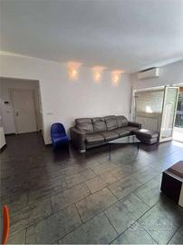 Appartamento di 110 m² con 4 locali e posto auto a