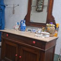 Comò o mobile da bagno antico con specchio