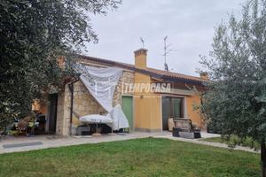 VILLA BIFAMILIARE CON GIARDINO PRIVATO E TERRAZZO