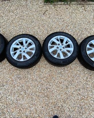 Cerchi lega 17 Tucson con gomme invernali