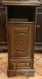 Comodino in legno , Mobile classico a cornice