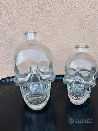 Bottiglie a forma di teschio
