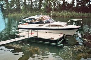 Barca a motore Fairline