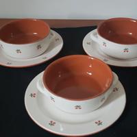 Ciotole con  piatto di terracotta per consommé